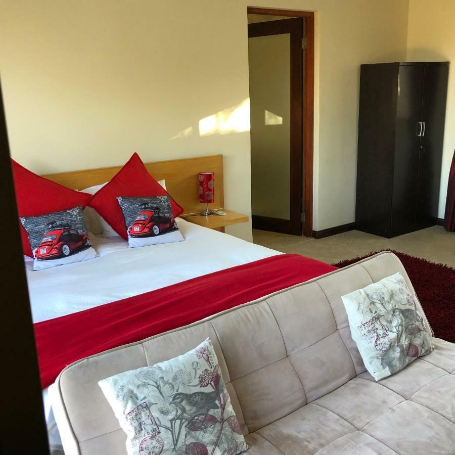 Rivendell Hotel Hartbeespoort Exterior photo