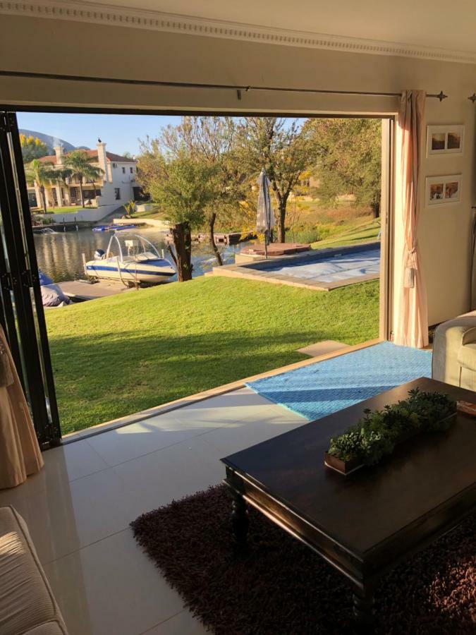 Rivendell Hotel Hartbeespoort Exterior photo